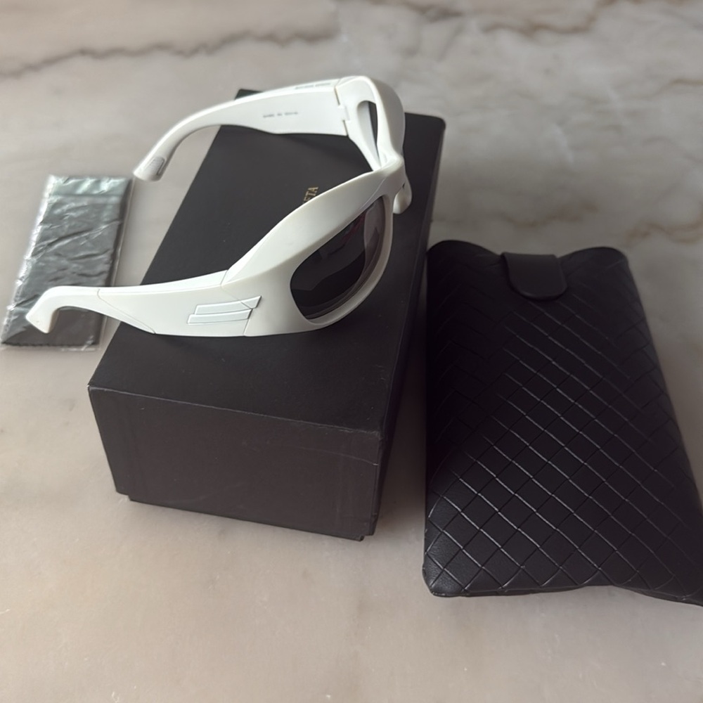 Bottega Veneta Original 11 UNISEX Sunglases  White Cream BV1086S - Picture 5 of 17